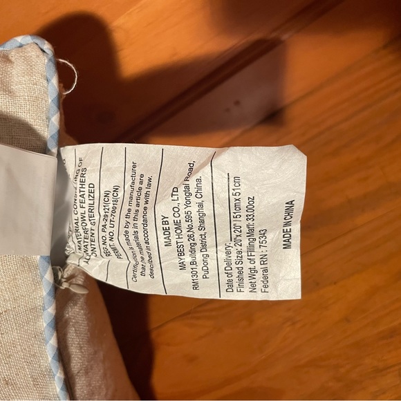 NWT CUPCAKES AND CASHMERE pillow bunny butts tails Easter basket 20x20" gingham - Picture 3 of 3